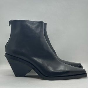 NWT-Zara back zip geometric heel bootie size 40